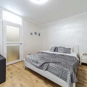 Inshiapartments On Knyazya Romana Апартаменты